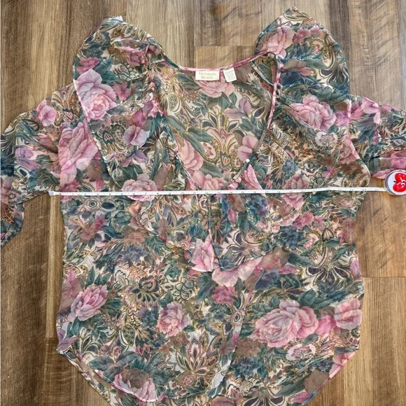 Vintage Gold Tag Victoria's Secret Floral Sheer Ruffle Poet Blouse Top w/Pearl - Picture 8 of 16
